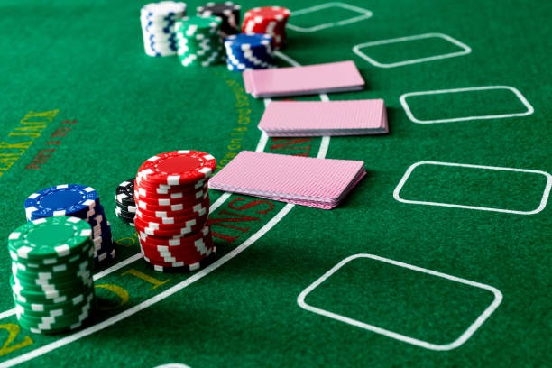 Lightning Baccarat live dealer table card reveal moment